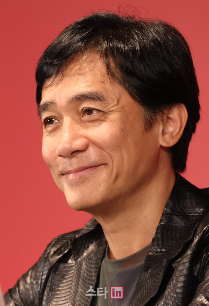 양조위, '부드러운 미소'                                                                                                                                                                 