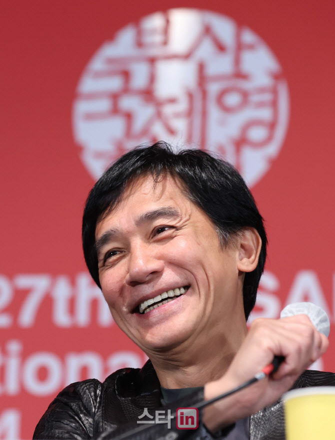 양조위, '멋진 미소'                                                                                                                                                                     