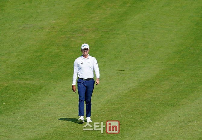  박찬규 '드넓은 페어웨이를 걷는다'                                                                                                                                                      