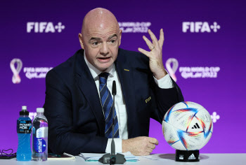카타르월드컵 비판 의식한 FIFA 회장 "지금은 긍정적인 면 말할 때"