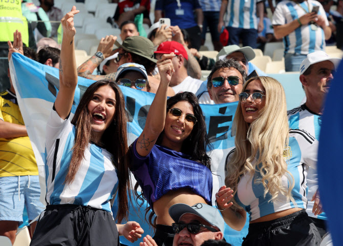 미녀는 축구를 좋아해                                                                                                                                                                                    