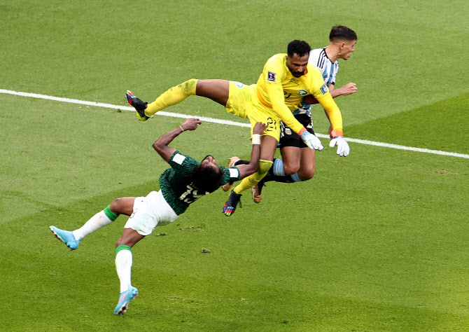 골키퍼-수비수 충돌                                                                                                                                                                                      