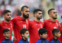 이란, WC 대표팀 가족 인질 삼아 협박…