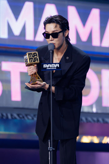BTS·아이브, '2022 MAMA AWARDS' 대상 석권 