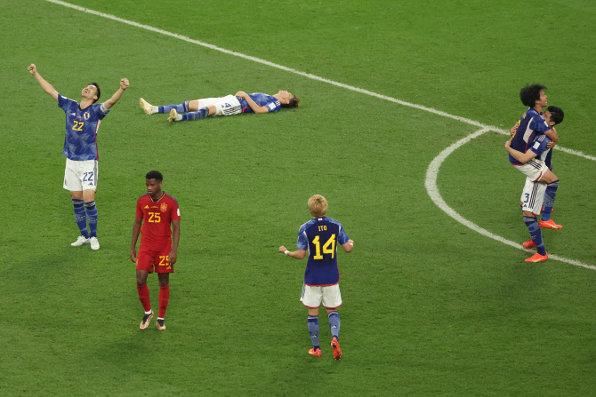  아시아 축구 새역사 쓴 일본                                                                                                                                                                       