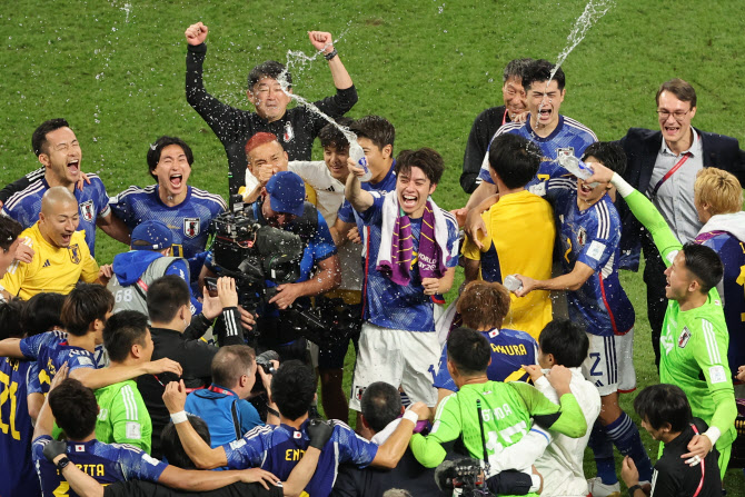  조1위로 16강 진출한 일본                                                                                                                                                                         