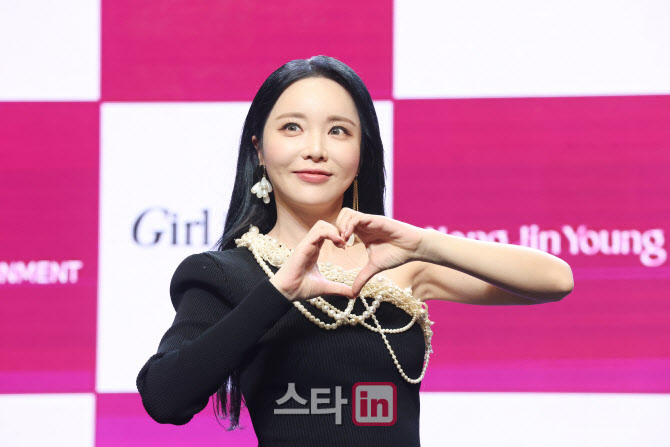 홍진영, 하트 그 자체                                                                                                                                                                              