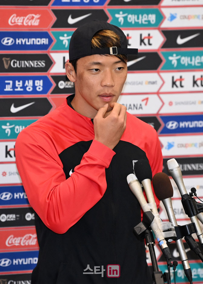 인터뷰하는 황희찬                                                                                                                                                                                 