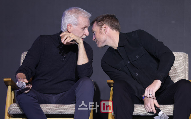 대화 나누는 제임스 카메론 감독-샘 워싱턴                                                                                                                                                          