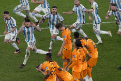 [포토] 아르헨티나-네덜란드, 승자와 패자의 엇갈림                                                                                                                                                        