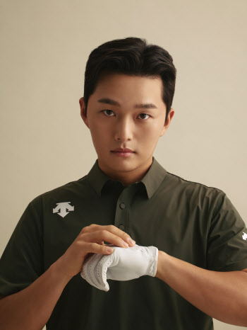 ‘코리안투어 상금왕’ 김영수, 데상트골프 입는다