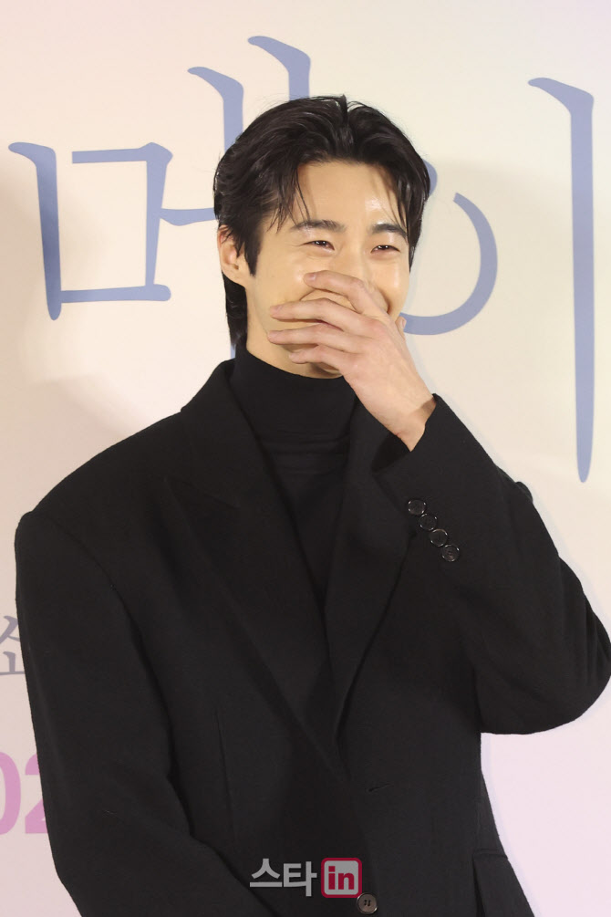 변우석, 가릴 수 없는 잘생김                                                                                                                                                                       