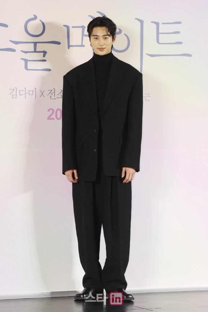 변우석, 훈남의 정석                                                                                                                                                                               