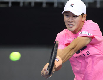 한국 남자 테니스 '에이스' 권순우, 데이비스컵 1회전 역전패
