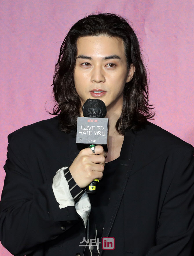 인사말하는 배우 김지훈                                                                                                                                                                            