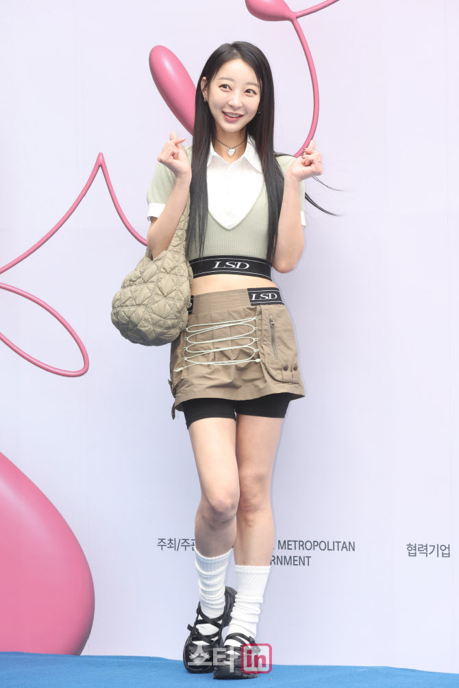 포즈 취하는 혜린                                                                                                                                                                                  