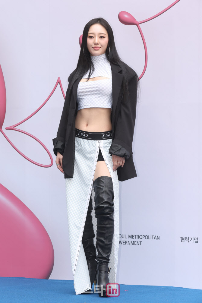 썸머케익, 과감한 의상                                                                                                                                                                             