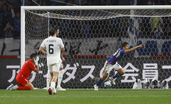 일본, ‘발베르데 골’ 우루과이와 1-1 무