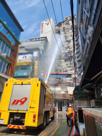 롯데시네마 측 "부평 화재, 1층 상가에서 발생…관람객 신속히 대피" 