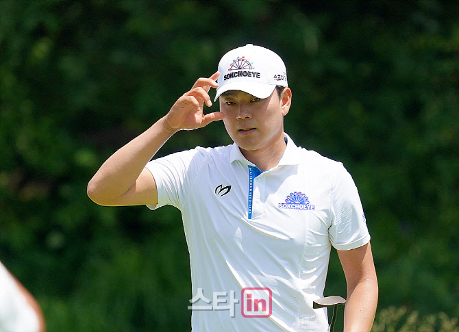  선두로 경기 마치는 이정환                                                                                                                                                                        