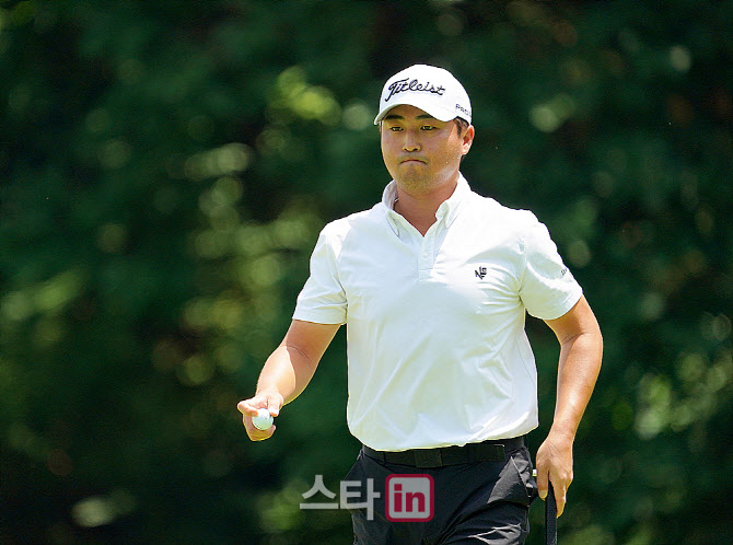  홀아웃하는 이태훈                                                                                                                                                                                