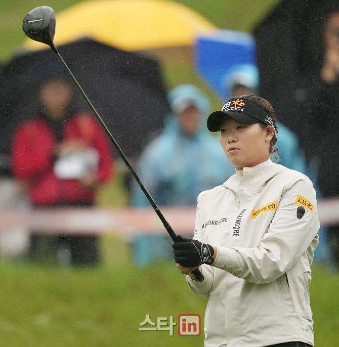 방신실 '생애 첫 승이 보인다'                                                                                                                                                            