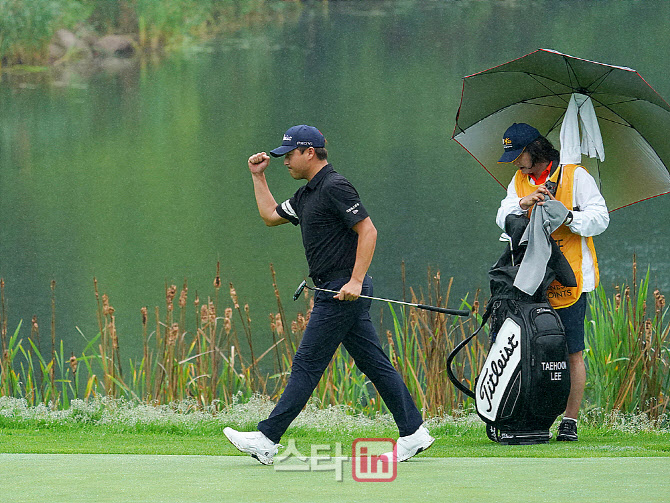  버디 성공하는 이태훈                                                                                                                                                                             