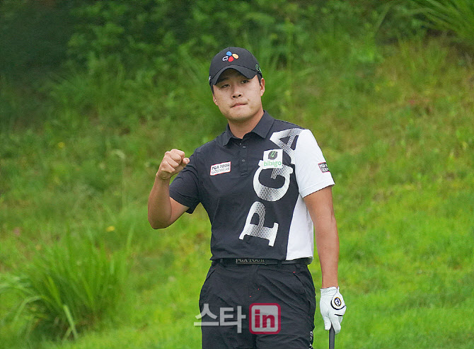  김민규 '칩인 버디 성공'                                                                                                                                                                