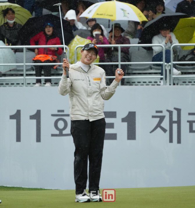 방신실 '행복한 생애 첫 승의 순간'                                                                                                                                                       