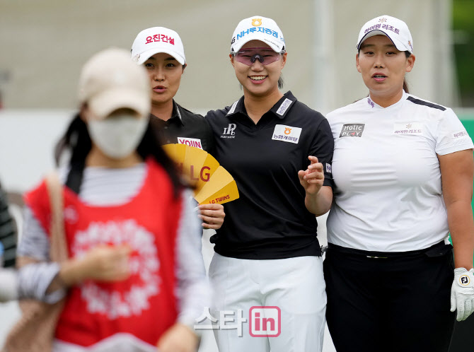 서연정,정윤지,나희원 '촬영 방해하면 안되는데'                                                                                                                                           