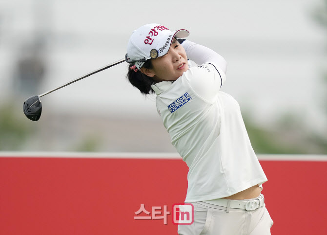 임진희 '버디 후 강한 티샷'                                                                                                                                                              