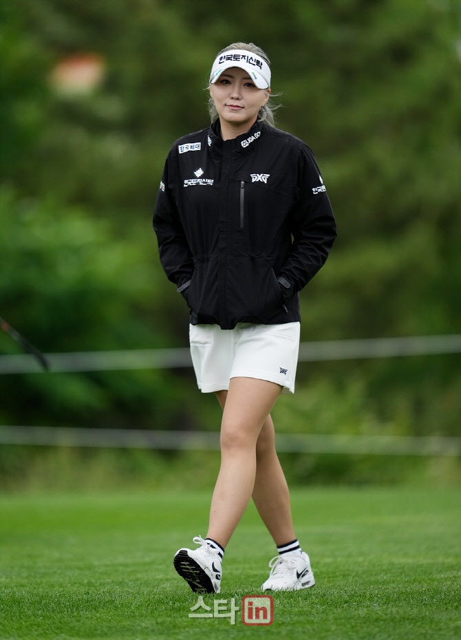 조아연 '추워서 그냥 지나갑니다'                                                                                                                                                         