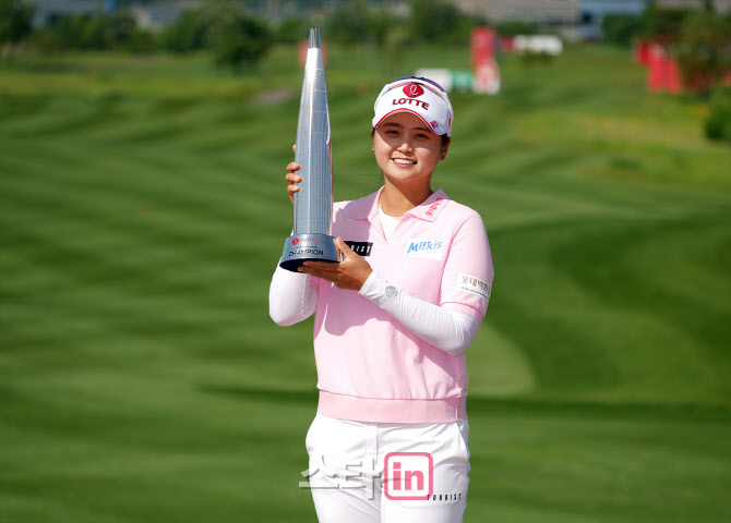 최혜진 '우승 타워 행복해요'                                                                                                                                                             