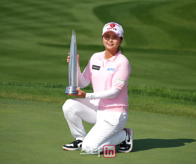 최혜진 '3년만에 우승 포즈 좋네요'                                                                                                                                                       