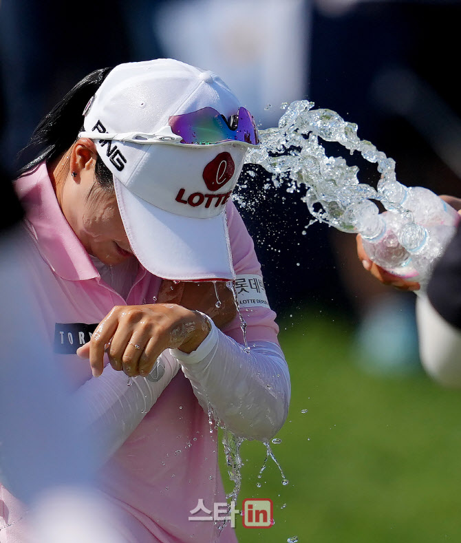 최혜진 '폭포수 우승 세레모니'                                                                                                                                                           