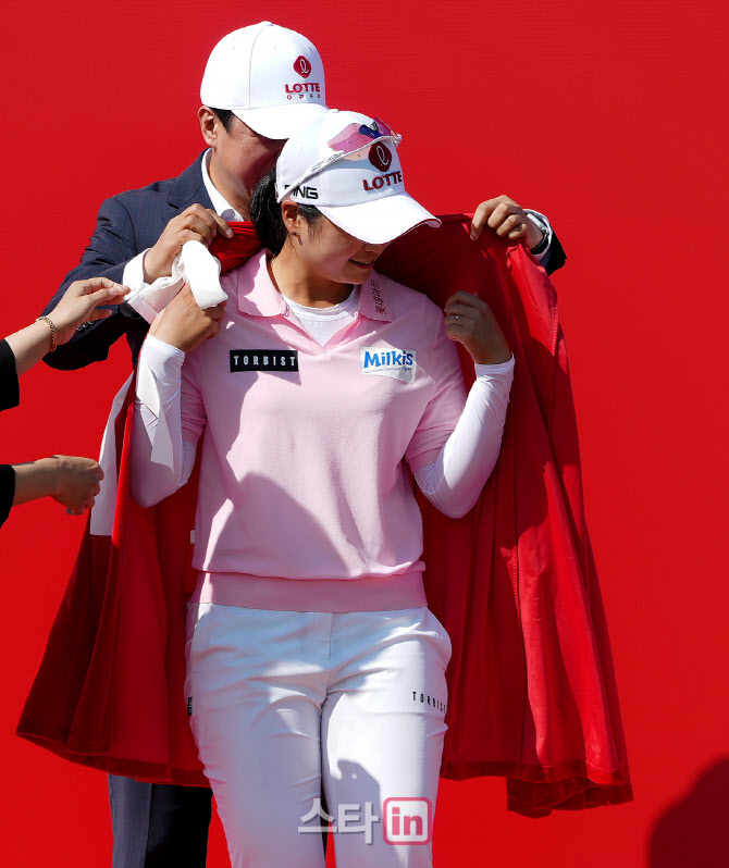 최혜진 '오랜만에 반가운 우승 재킷'                                                                                                                                                      