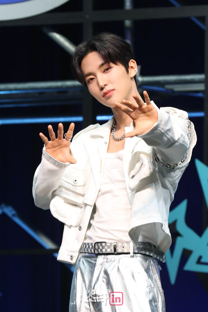 은휘, 부드러운 눈빛                                                                                                                                                                               