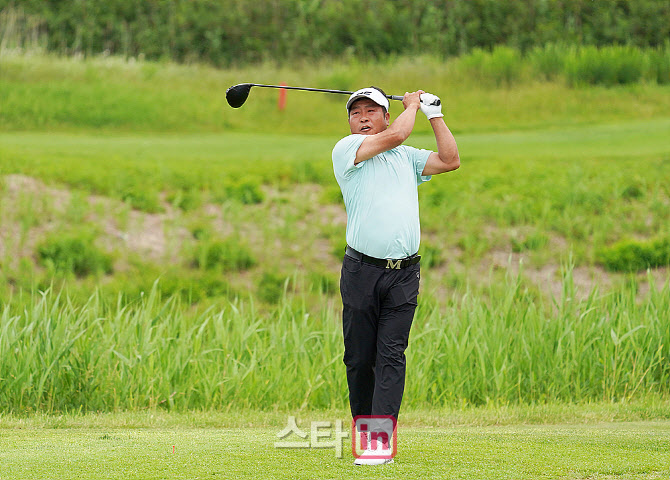  티샷하는 문지욱                                                                                                                                                                                  