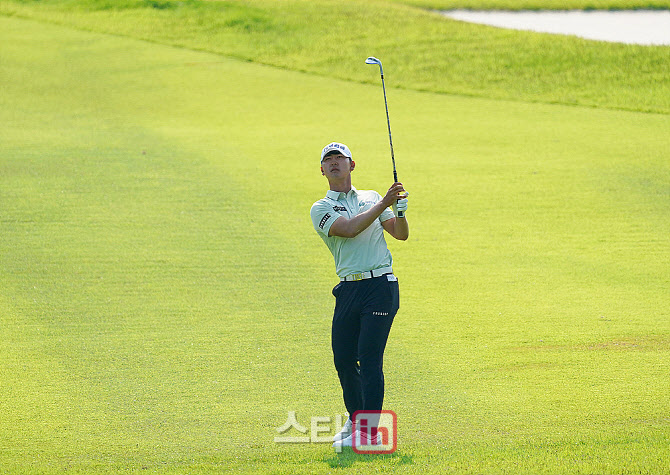  고군택 '정교한 컨트롤'                                                                                                                                                                 