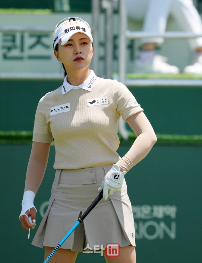 허다빈 '공략 지점 확인하며 시작'                                                                                                                                                        