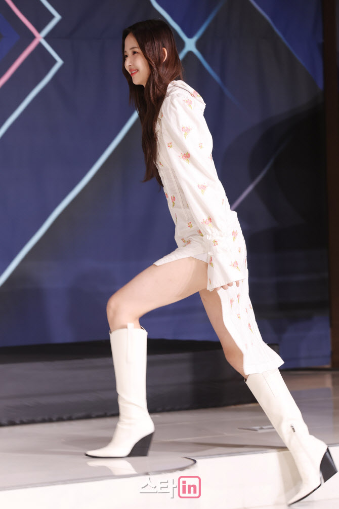 포토]트리플에스 지우, 등장부터 시선 집중