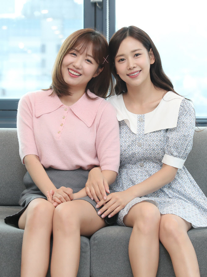 Kang Ye-seul and Jeong Da-kyung share their excitement and responsibilities as regular members of TV Chosun’s ‘Fire Night’