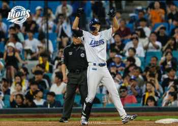 최하위 삼성, 이틀 연속 선두 LG에 역전승...탈꼴찌 눈앞