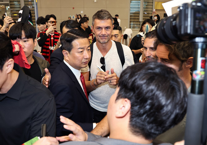 '아주리 군단' 레전드 말디니, 팬들 안전 염려되네                                                                                                                                               