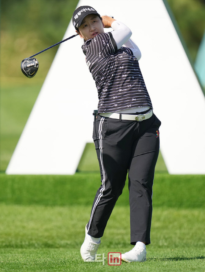 박채윤 '강력한 티샷으로 시작'                                                                                                                                                           