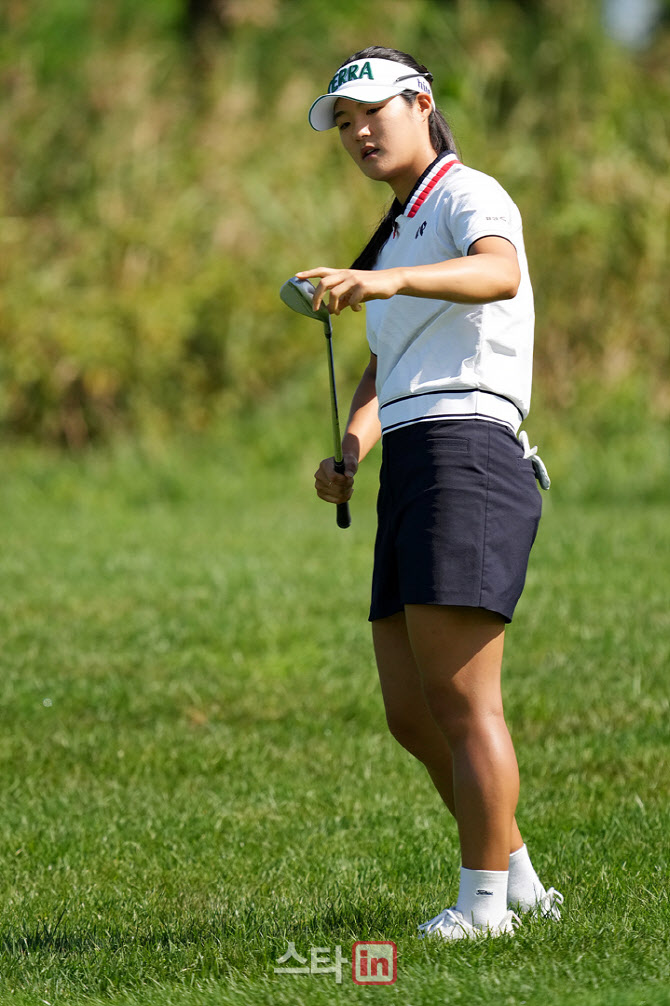 김민별 '페이스면을 닦는다'                                                                                                                                                              