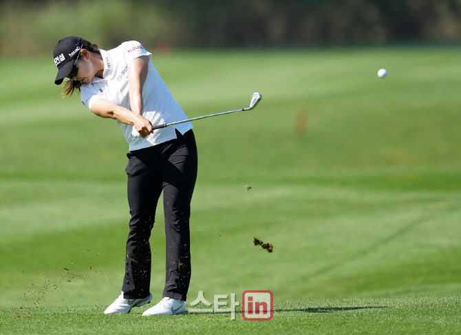 김지현 '300 경기 기념 멋진 임팩트'                                                                                                                                                      