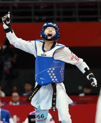 박혜진, 태권도 겨루기 두 번째 금메달...여자 53kg급 우승
