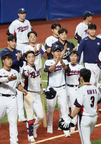 AG 4연패 노리는 한국 야구, 산뜻한 출발...약체 홍콩에 10-0 콜드승