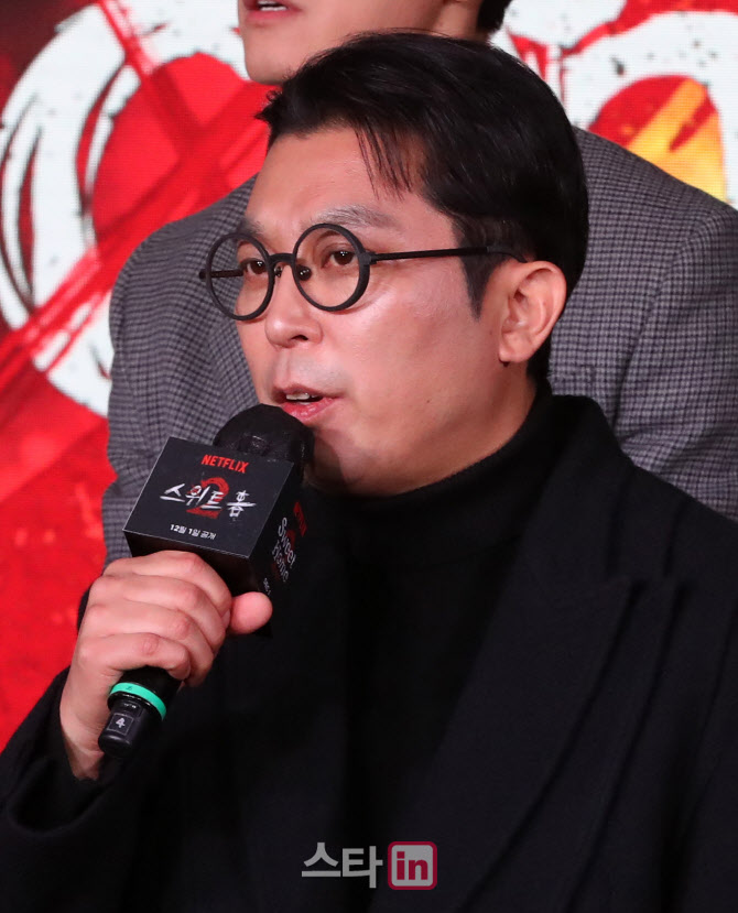 인사말하는 넷플릭스 오리지널 시리즈 '스위트홈' 이응복 감독                                                                                                                              